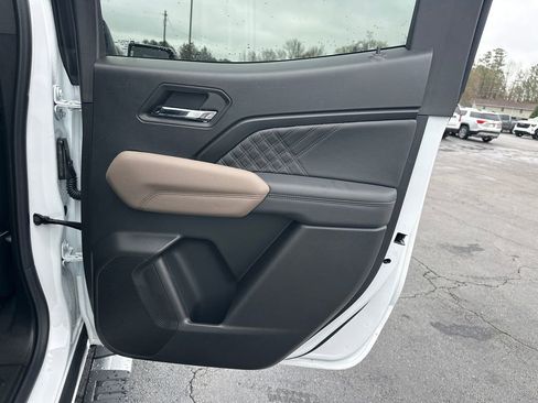 Used 2025 GMC Canyon Denali image 17