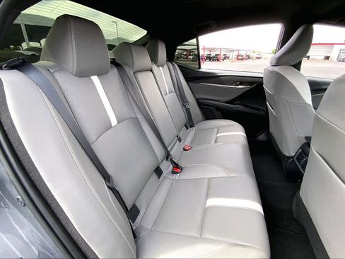 Used 2025 Toyota Camry SE FWD image 18