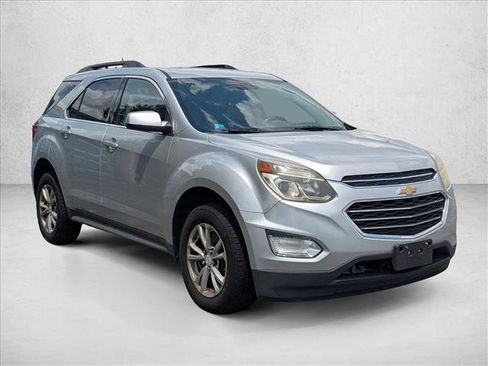 Used 2017 Chevrolet Equinox LT w/ Convenience Package FWD image 3