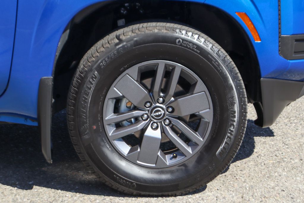 Used 2025 Nissan Frontier SV RWD image 40