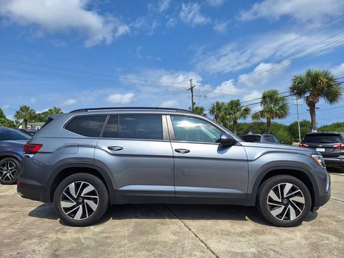 Used 2024 Volkswagen Atlas SE FWD image 2