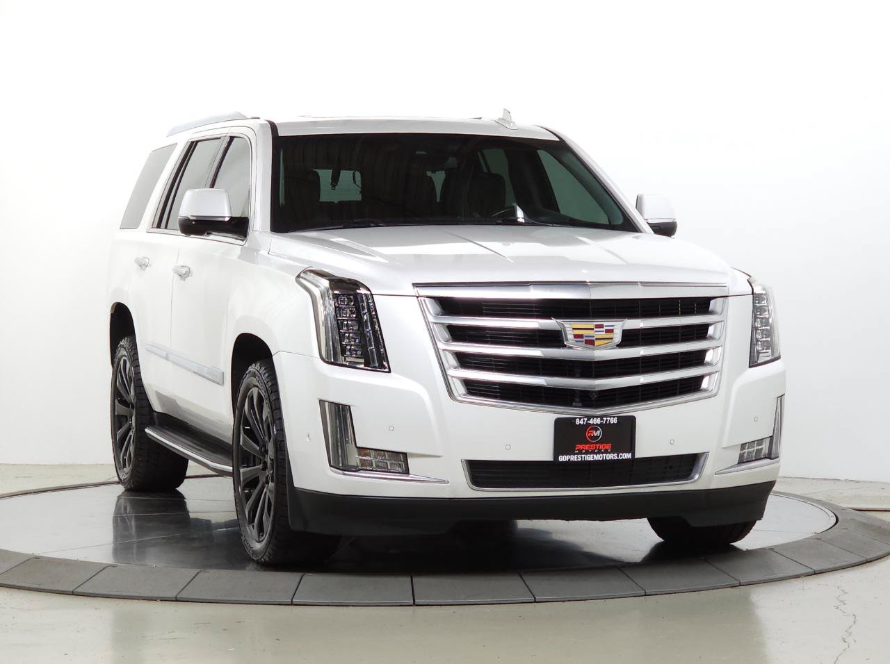 Used 2017 Cadillac Escalade Luxury AWD/4WD image 9