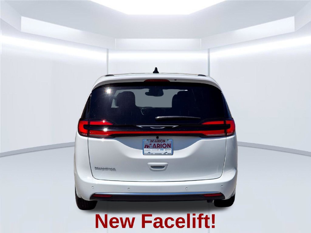New 2027 Chrysler Pacifica Select FWD image 18