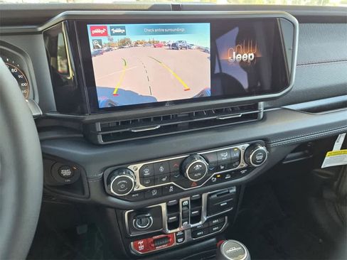 New 2025 Jeep Gladiator Rubicon image 18