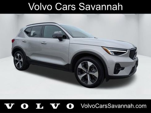 Used 2025 Volvo XC40 B5 Plus AWD/4WD image 1