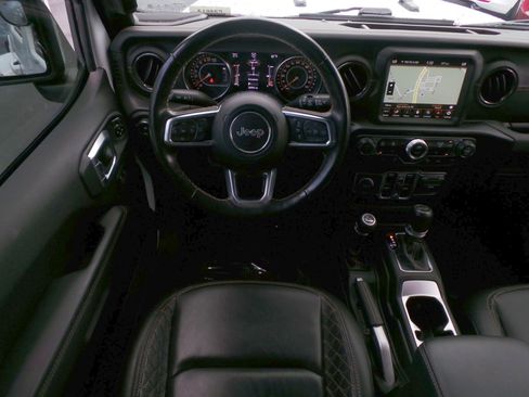 Used 2022 Jeep Wrangler Unlimited Sahara AWD/4WD image 16