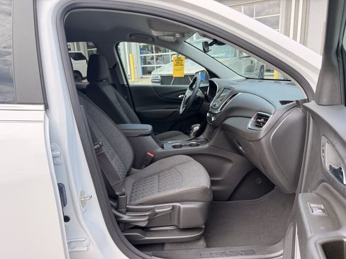 Used 2023 Chevrolet Equinox LT FWD image 33