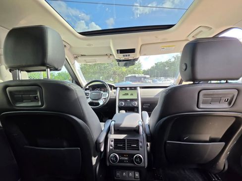 Used 2022 Land Rover Discovery S AWD/4WD image 18