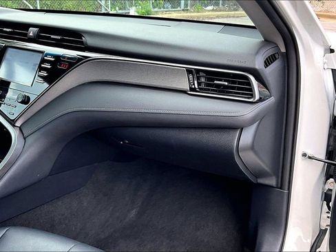 Used 2019 Toyota Camry SE FWD image 15
