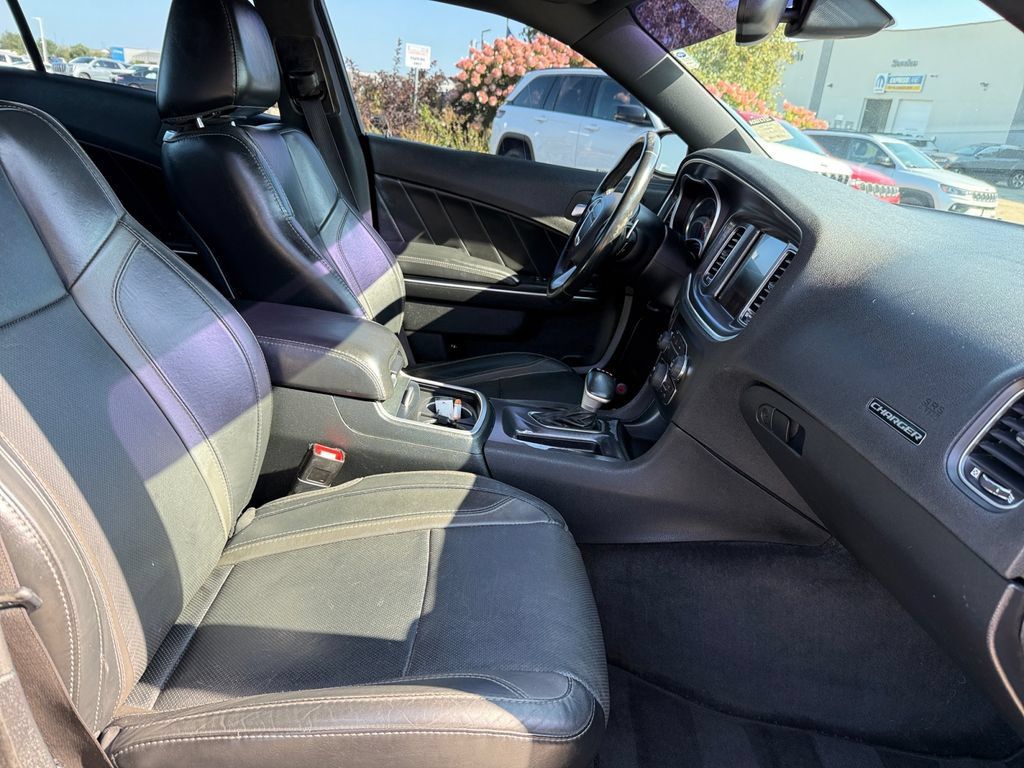 Used 2016 Dodge Charger R/T w/ Plus Group RWD image 40