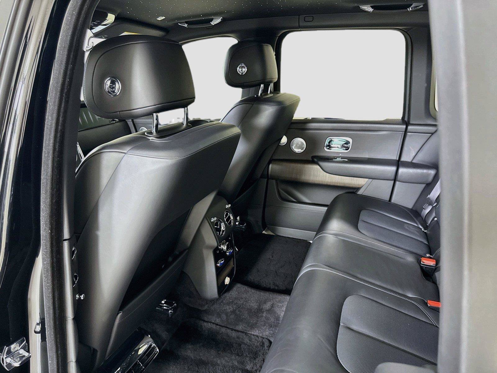 Used 2025 Rolls-Royce Cullinan AWD/4WD image 25