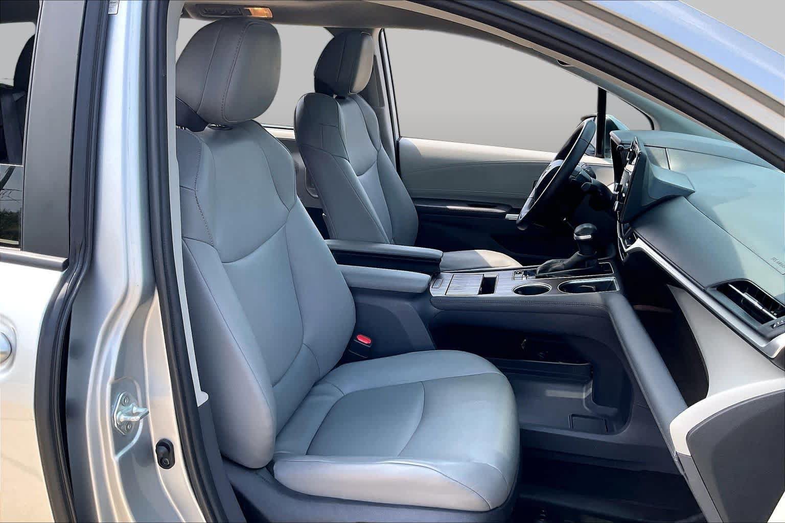 Used 2023 Toyota Sienna XLE FWD image 9