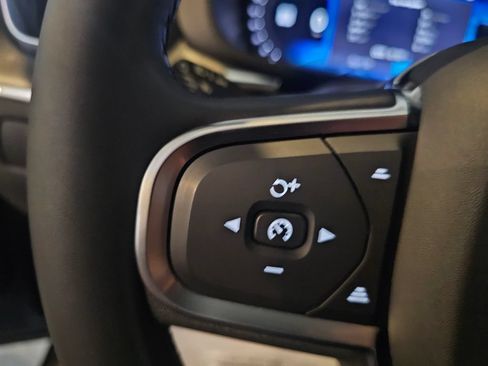 Certified 2023 Volvo XC60 B5 Core AWD/4WD image 20