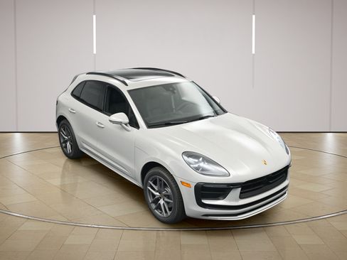 New 2026 Porsche Macan AWD/4WD image 36