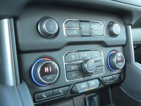 Certified 2021 Chevrolet Tahoe Z71 w/ Luxury Package image 30