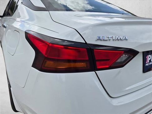Used 2022 Nissan Altima 2.5 S FWD image 14