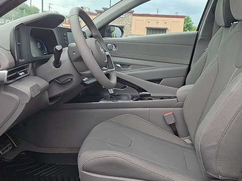 New 2026 Hyundai Elantra SEL Sport FWD image 8