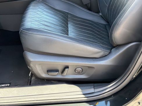 Used 2025 Mitsubishi Outlander SEL FWD image 15