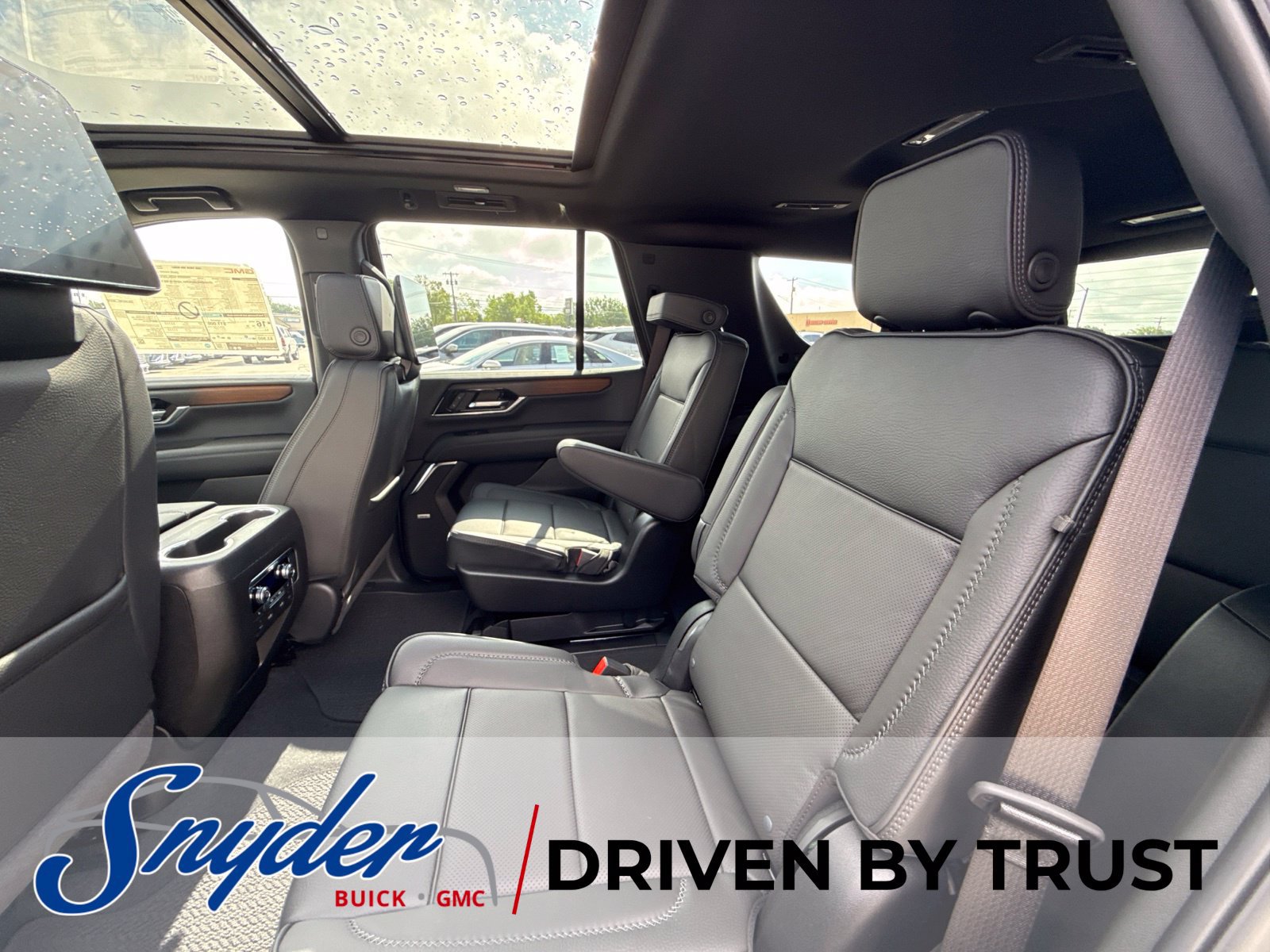 New 2026 GMC Yukon Denali w/ Advanced Technology Package AWD/4WD image 23