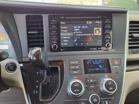 Used 2018 Toyota Sienna XLE w/ XLE Navigation Package image 15