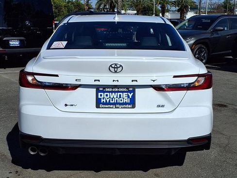 Used 2025 Toyota Camry SE image 5