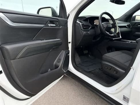 Used 2025 GMC Acadia Elevation image 18