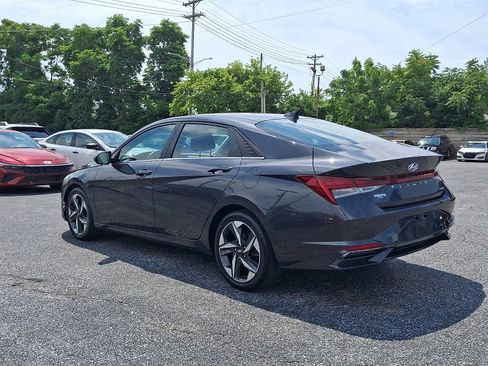 Used 2022 Hyundai Elantra Limited w/ Preferred Accessory Package FWD image 4