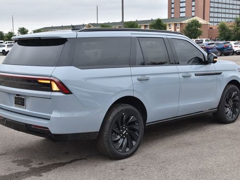 New 2026 Lincoln Navigator Reserve AWD/4WD image 6
