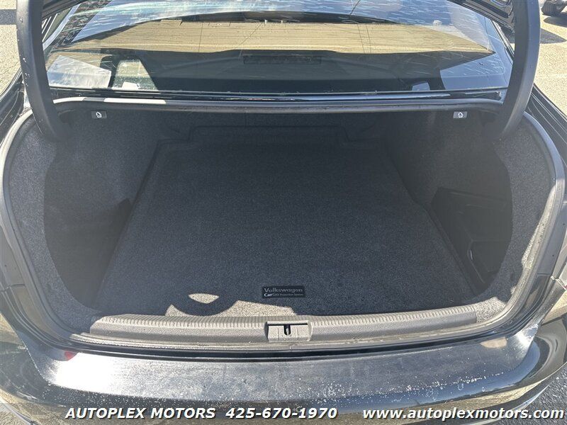 Used 2013 Volkswagen Passat TDI SEL Premium FWD image 10