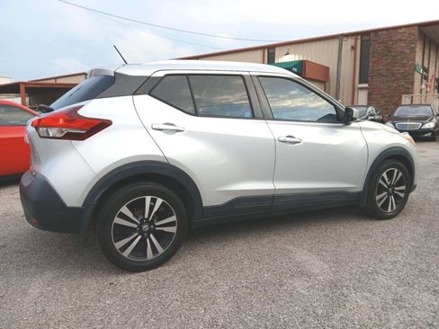 Used 2018 Nissan Kicks SV image 5