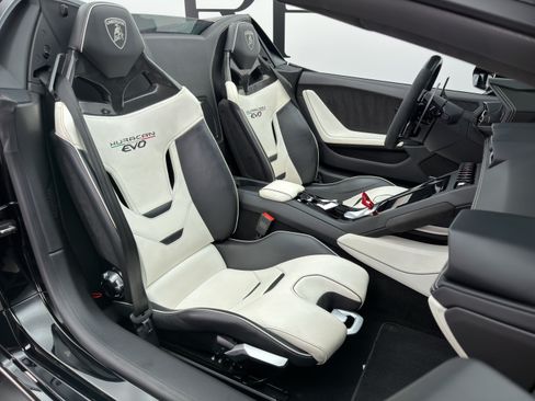 Used 2021 Lamborghini Huracan EVO RWD image 20