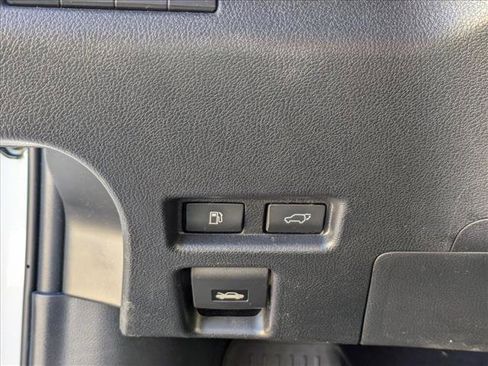 Used 2019 Lexus UX 200 image 10