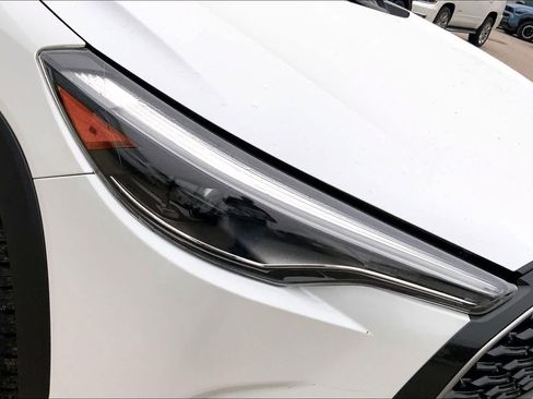 Used 2024 Toyota Corolla Cross XLE w/ Convenience Package FWD image 28
