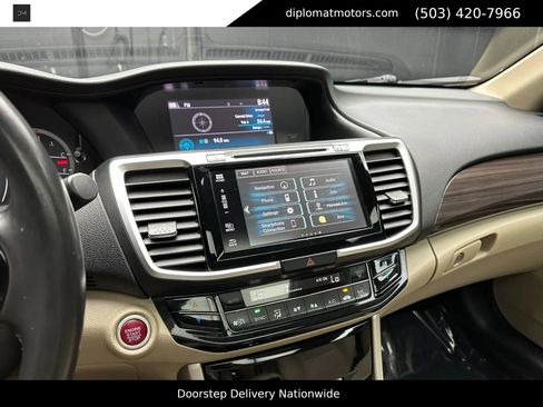 Used 2017 Honda Accord Touring image 34