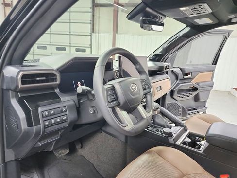 Used 2025 Toyota 4Runner Limited image 18