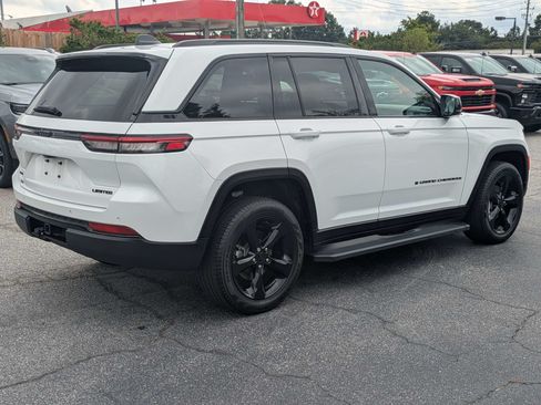Used 2025 Jeep Grand Cherokee Limited w/ Black Appearance Package AWD/4WD image 4
