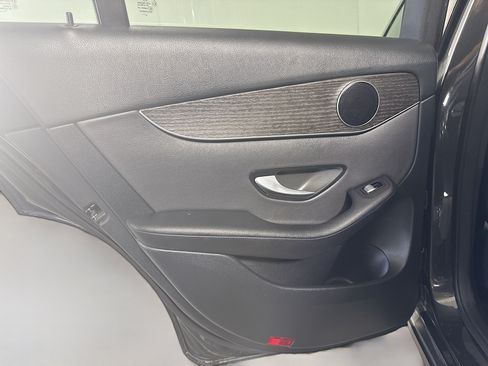 Used 2020 Mercedes-Benz GLC 300 image 26