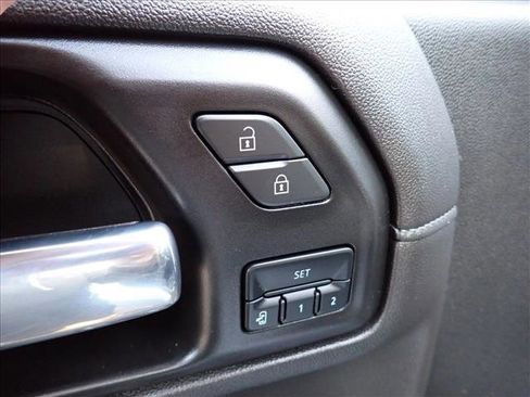 Used 2022 GMC Sierra 3500 Denali w/ Denali Ultimate Package image 17