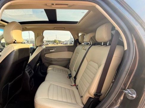 Used 2019 Ford Edge SEL w/ Equipment Group 201A FWD image 4