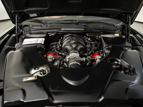 Used 2014 Maserati GranTurismo Sport RWD image 38