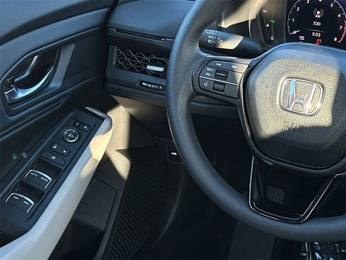 New 2025 Honda Accord SE image 18
