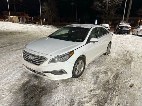 Used 2016 Hyundai Sonata SE image 2