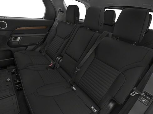 Used 2018 Land Rover Discovery HSE image 14