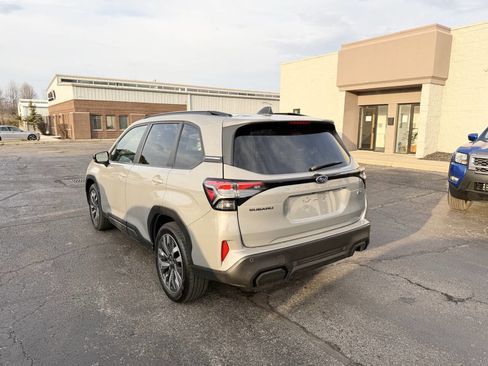Used 2025 Subaru Forester Touring image 9