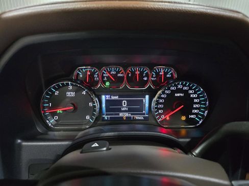 Used 2018 Chevrolet Silverado 1500 High Country image 40