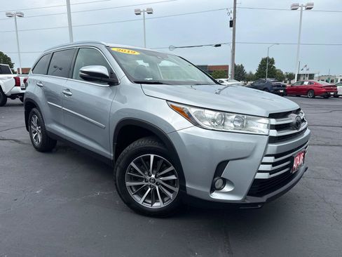 Used 2019 Toyota Highlander XLE w/ Protection Package #3 AWD/4WD image 2