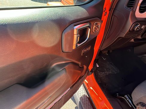 New 2025 Jeep Gladiator Sport image 14