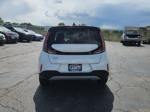 Used 2023 Kia Soul S FWD image 9