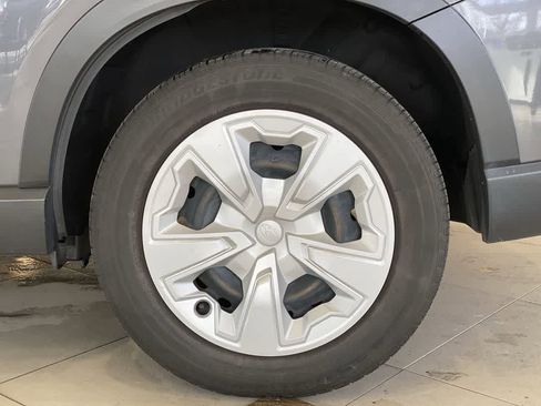 Used 2022 Subaru Forester Base image 13