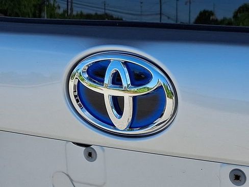 Used 2020 Toyota Prius LE AWD/4WD image 31